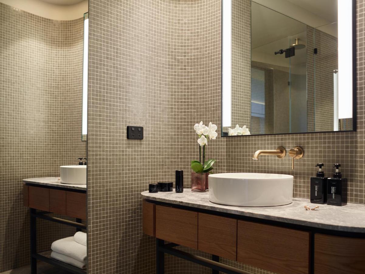 Crystalbrook Kingsley Hotel Newcastle Ngoại thất bức ảnh Bathroom