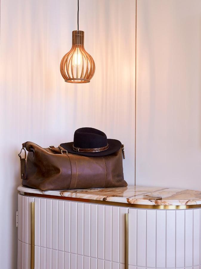 Crystalbrook Kingsley Hotel Newcastle Ngoại thất bức ảnh A leather duffle bag