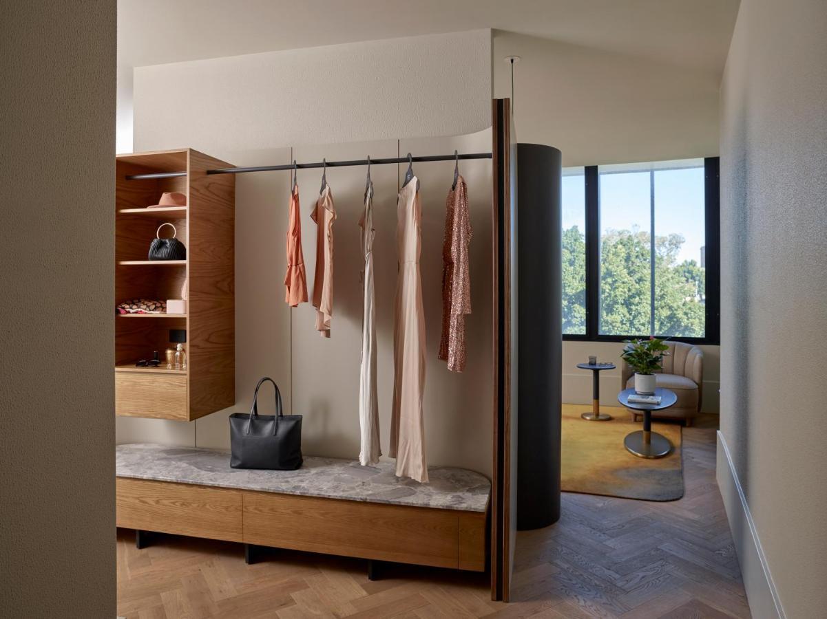 Crystalbrook Kingsley Hotel Newcastle Ngoại thất bức ảnh A walk-in wardrobe