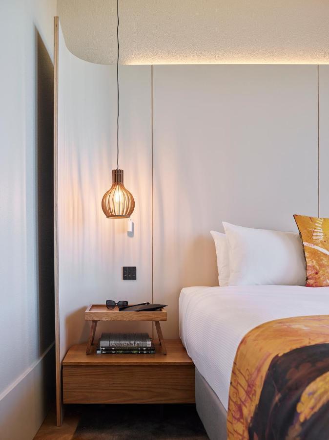 Crystalbrook Kingsley Hotel Newcastle Ngoại thất bức ảnh A pendant light