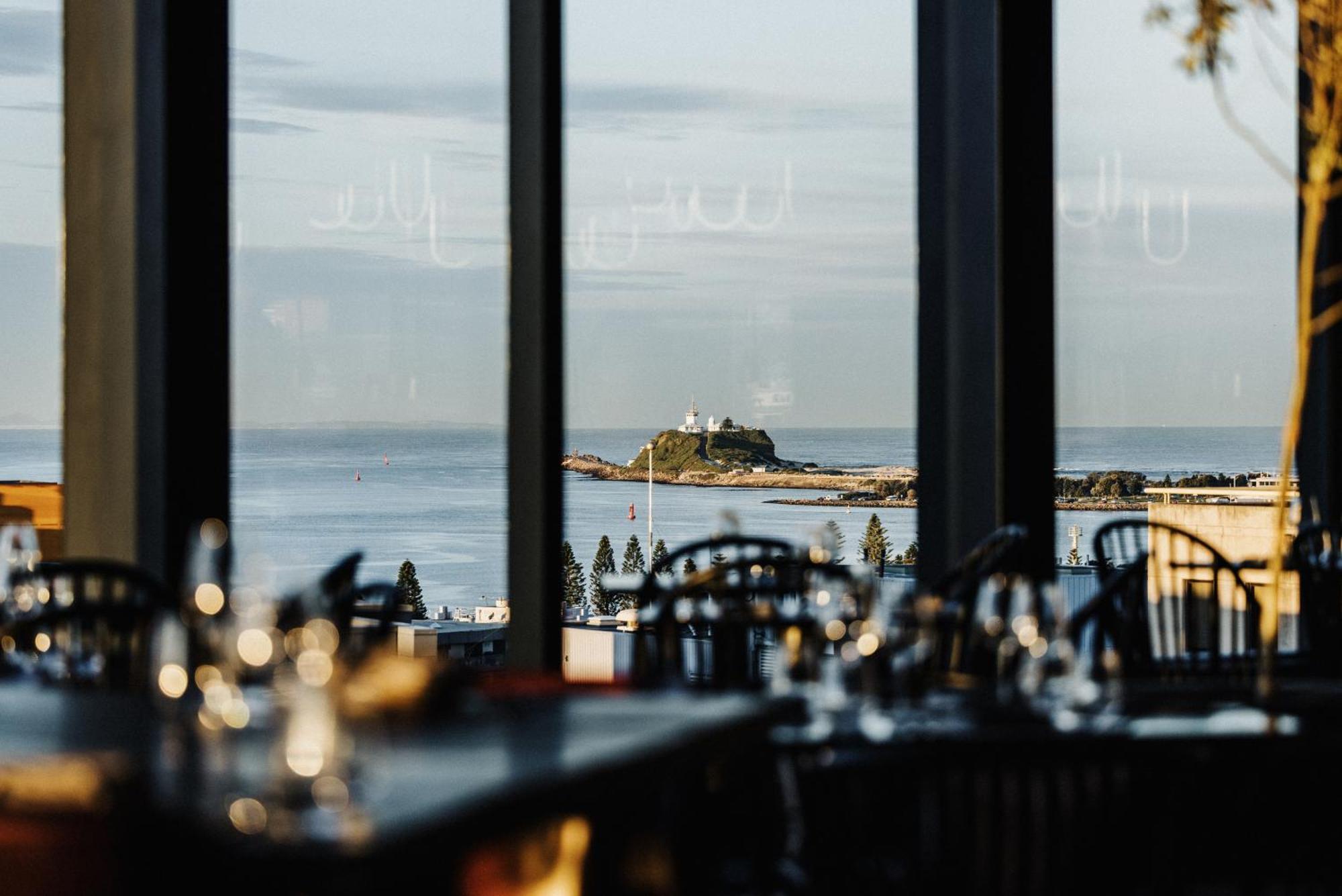Crystalbrook Kingsley Hotel Newcastle Ngoại thất bức ảnh View from the restaurant